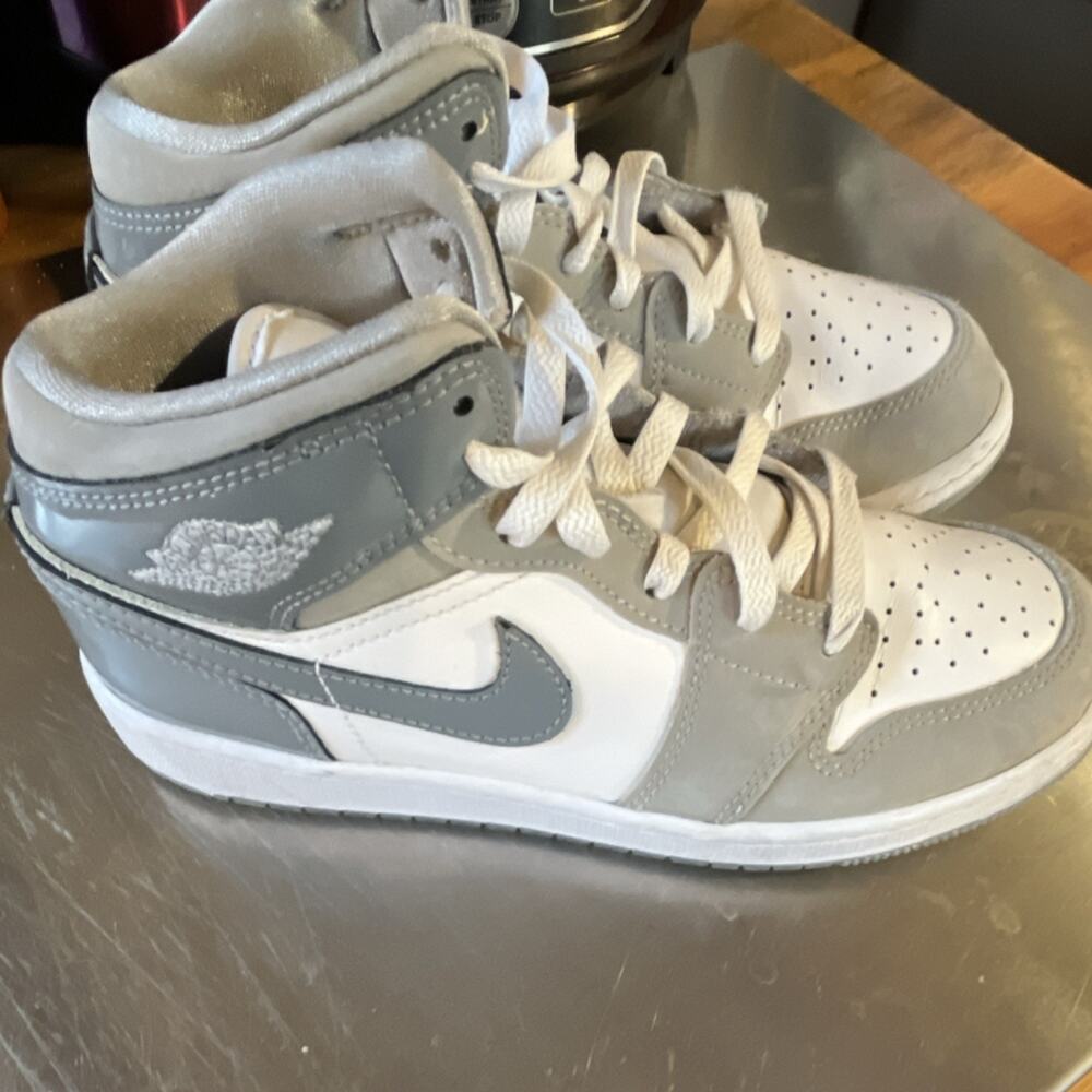 Jordan Air Jordan 1 Mid Cool Grey Gray White Leather youth Sneaker 4.5Y